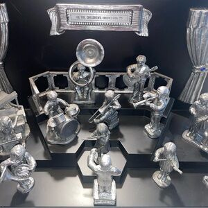 MICHEAL RICKER 13 peice includes dust cover & box.